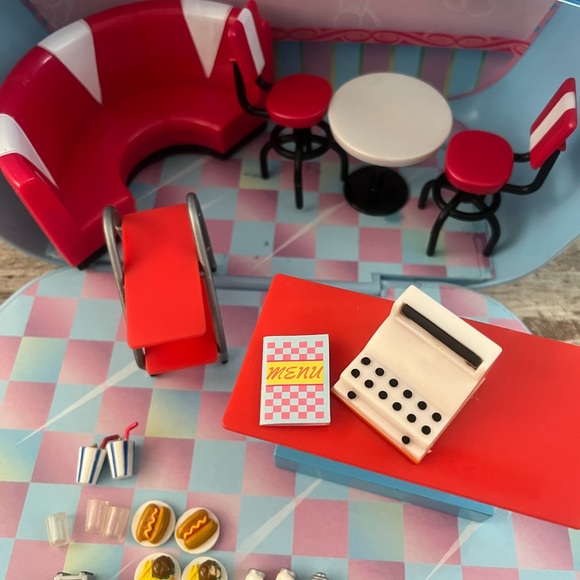 Lil Bratz Diner Playset With Doll and accessories - Picture 7 of 16